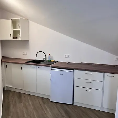 شقة Colosseum Etterem Es Apartman