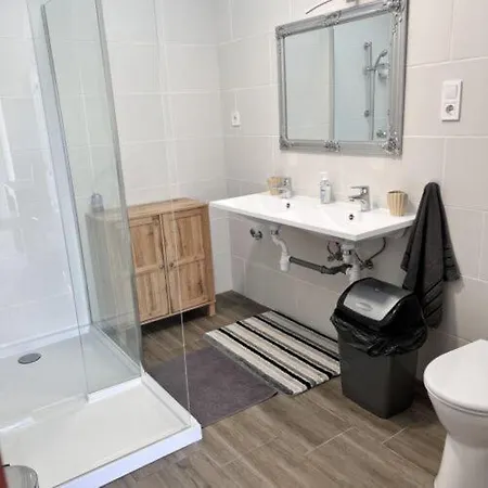 Colosseum Etterem Es Apartman شقة